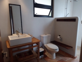 Ample bathroom